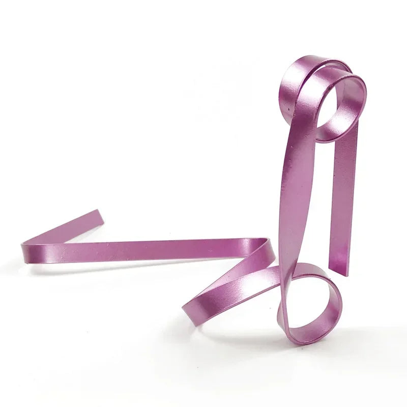 Ribbon-shaped metal wine holder
