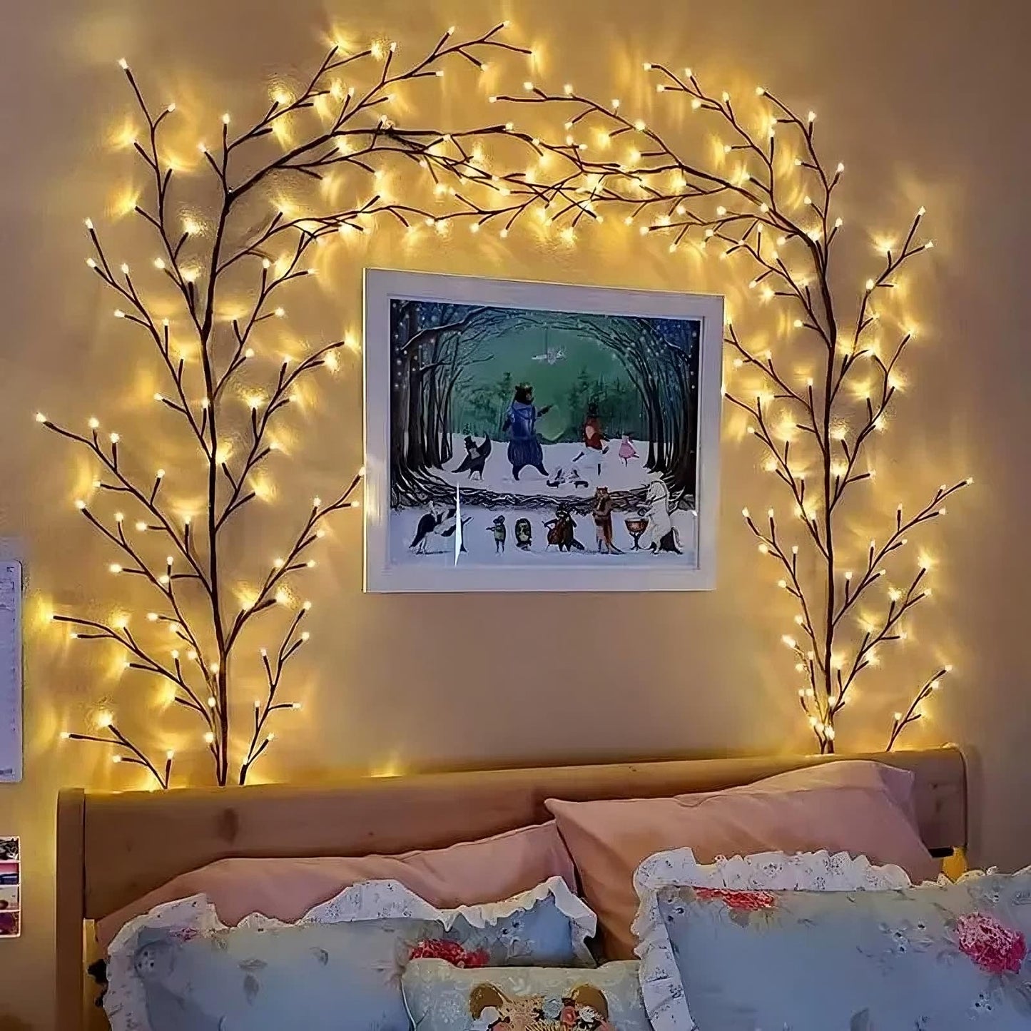 Decorative LED branches on the wall – warm light for a cozy atmosphere