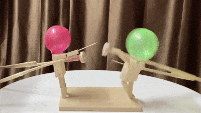 Balloon Duel – a handmade fencing game made of wood