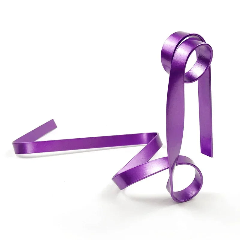 Ribbon-shaped metal wine holder
